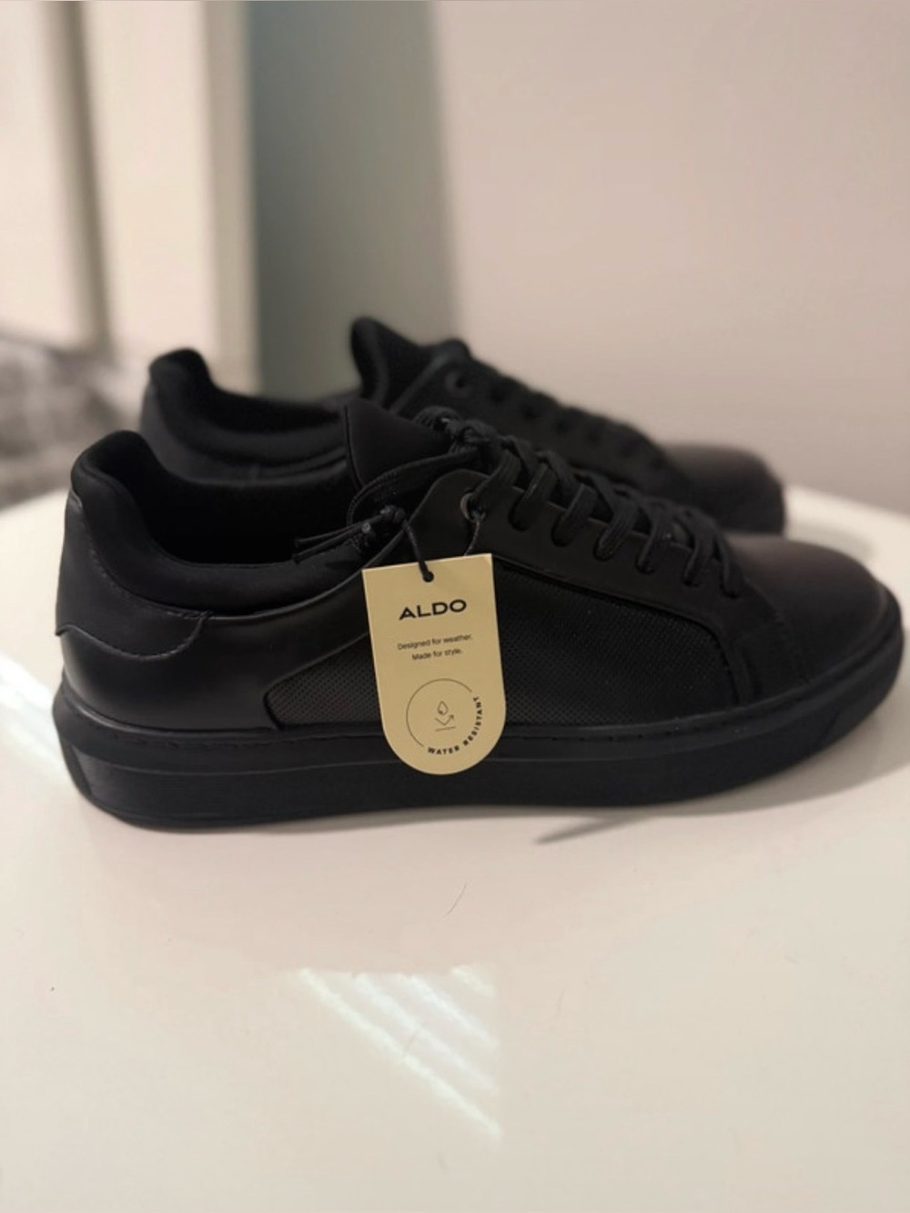 ALDO Men’s Black Low-Top Sneakers size 9